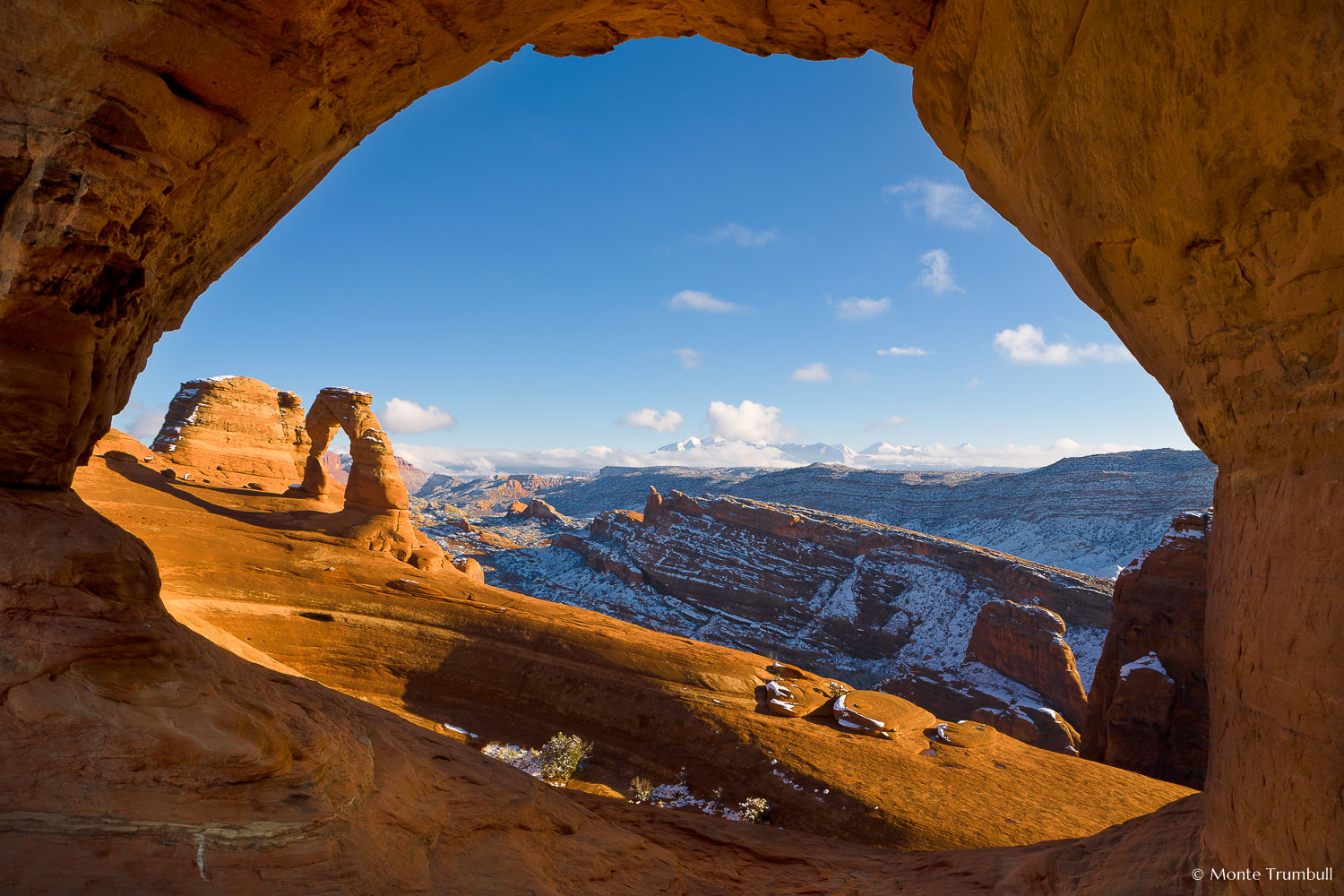 MT-20071212-150619-0050-Utah-Arches-National-Park-Delicate-Arch-through-rock-window.jpg