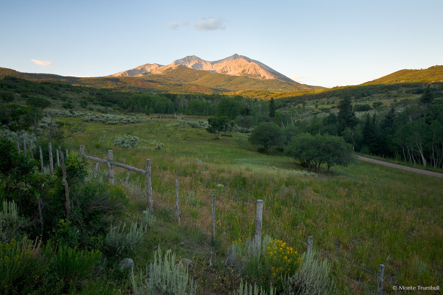 MT-20090807-063038-0026-Colorado-Basalt-Mt-Sopris-sunrise-fence.jpg