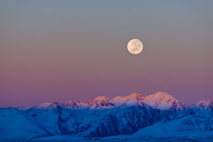 MT-20090410-070625-0007-New-Zealand-South-Island-Lake-Tekapo-mountains-moonset.jpg