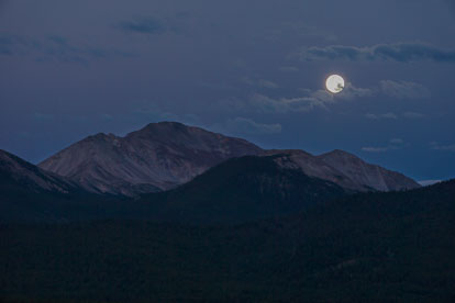 MT-20130821-060903-0004-Mount-Yale-Colorado-Blue-Moon-twilight-moonset.jpg