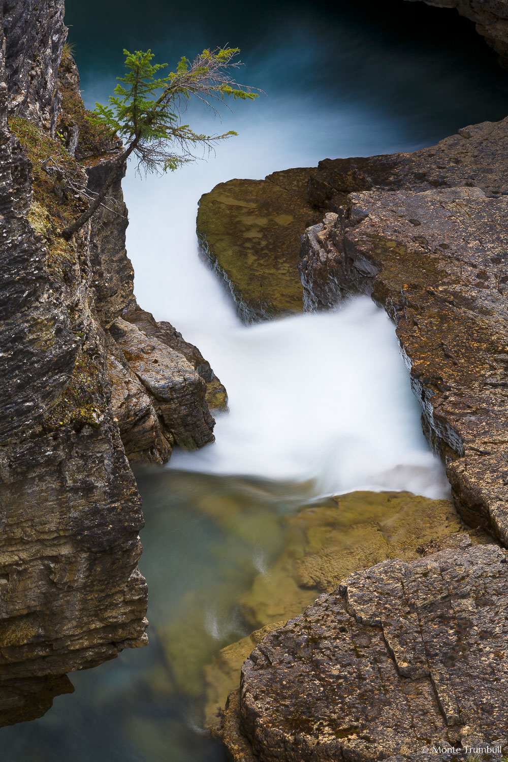 MT-20060922-175023-0100-Canada-Jasper-National-Park-Beauty-Creek-flowing-water.jpg