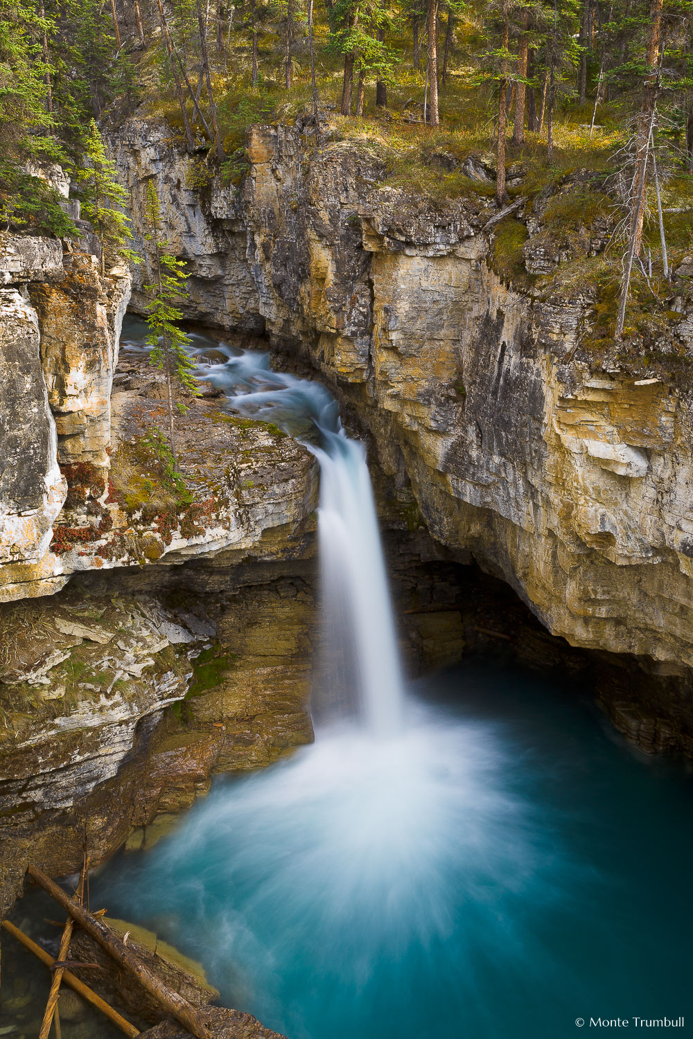 MT-20060922-180445-0102-Canada-Jasper-National-Park-Beauty-Creek-water-falls.jpg