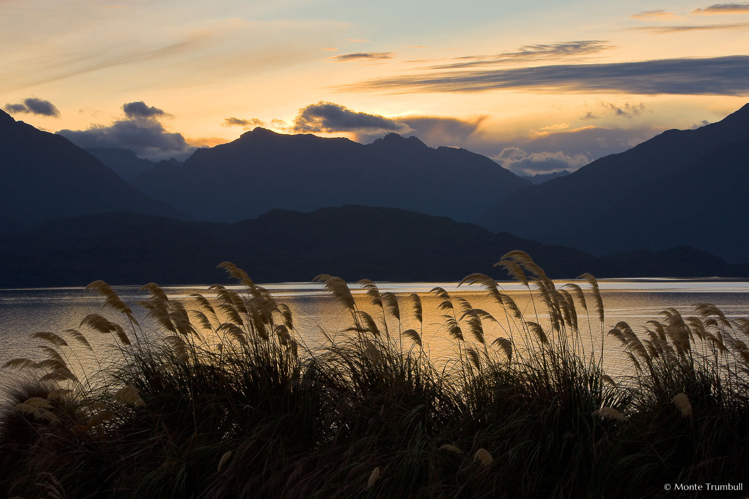 MT-20090414-180901-0098-New-Zealand-South-Island-Lake-Te-Anua-sunset.jpg