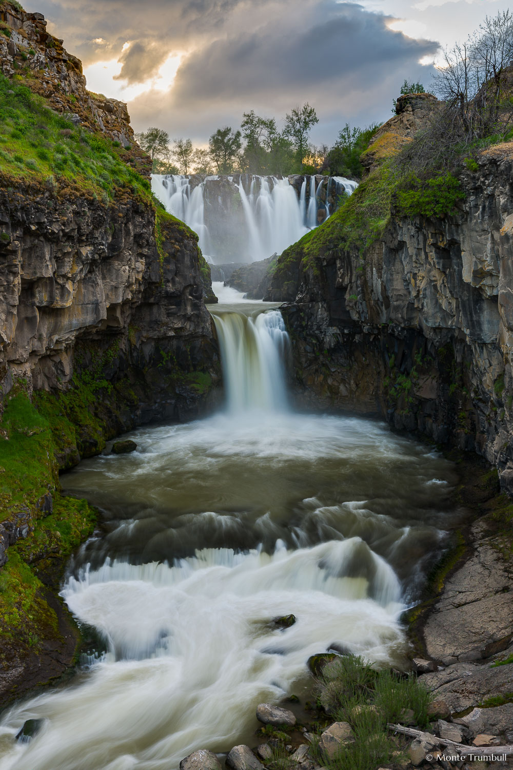 MT-20130513-204159-0131-White-River-Falls-waterfall-spring-Oregon.jpg