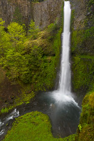 MT-20070506-103323-0046-Oregon-Columbia-Gorge-Tunnel-Falls.jpg