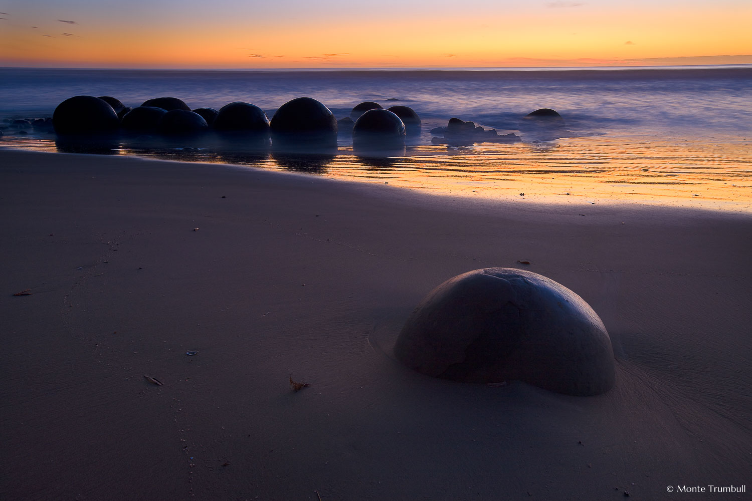 MT-20090411-063630-0003-Edit-New-Zealand-South-Island-Moeraki-Boulders-sunrise.jpg