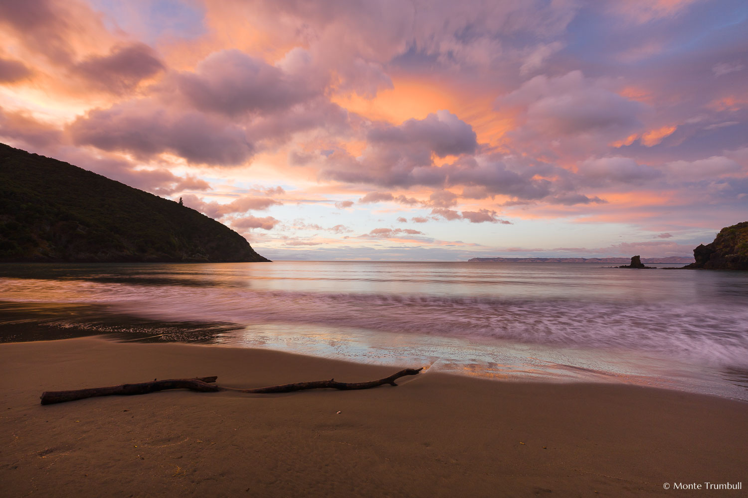 MT-20090426-065950-0014-New-Zealand-South-Island-Whites-Bay-sunrise-pastel.jpg