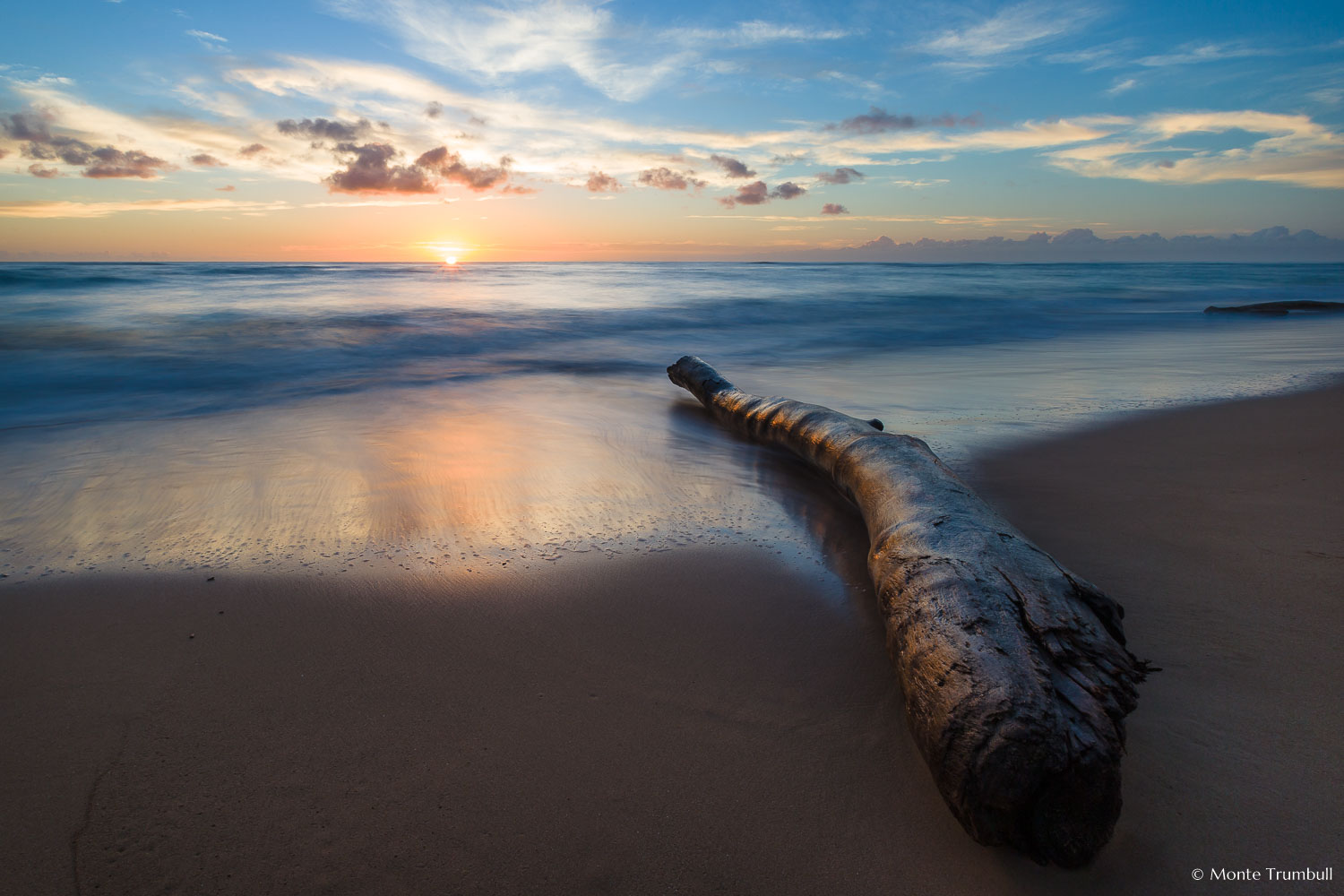 MT-20131205-070337-0049-Lydgate-State-Park-Kauai-Hawaii-sunrise-beach-log.jpg