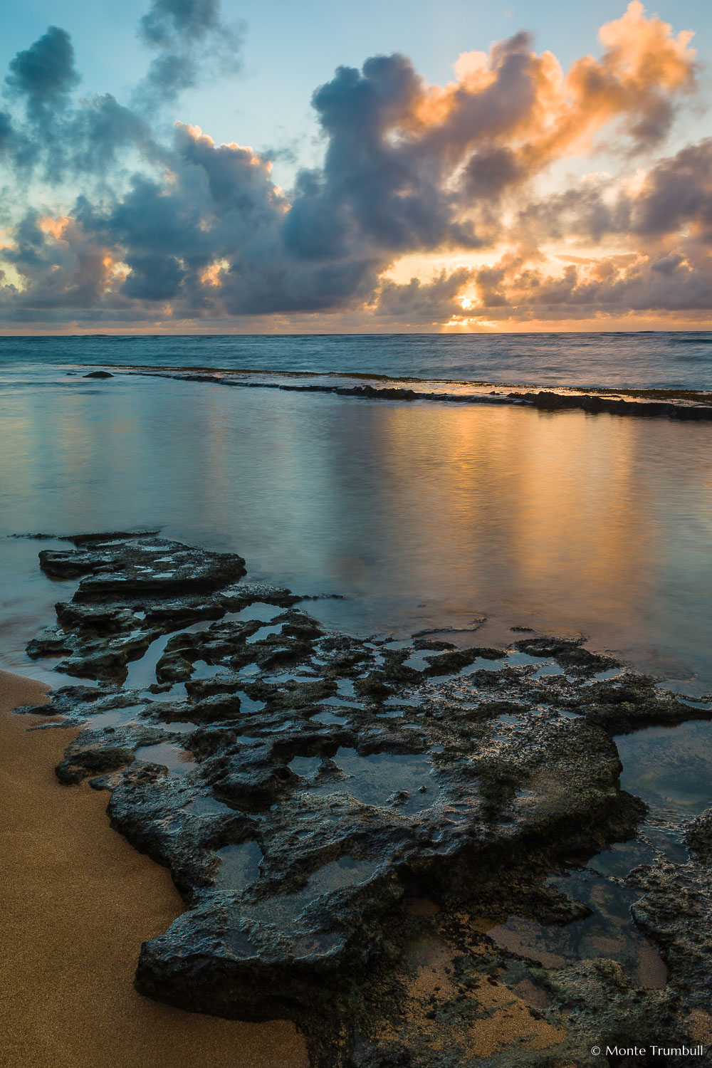 MT-20131210-071344-0052-Waipouli-Beach-Kauai-Hawaii-golden-sunrise.jpg