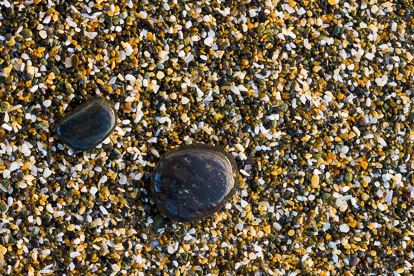 MT-20090414-082228-0041-New-Zealand-South-Island-Taramea-Bay-pebbles-on-beach.jpg