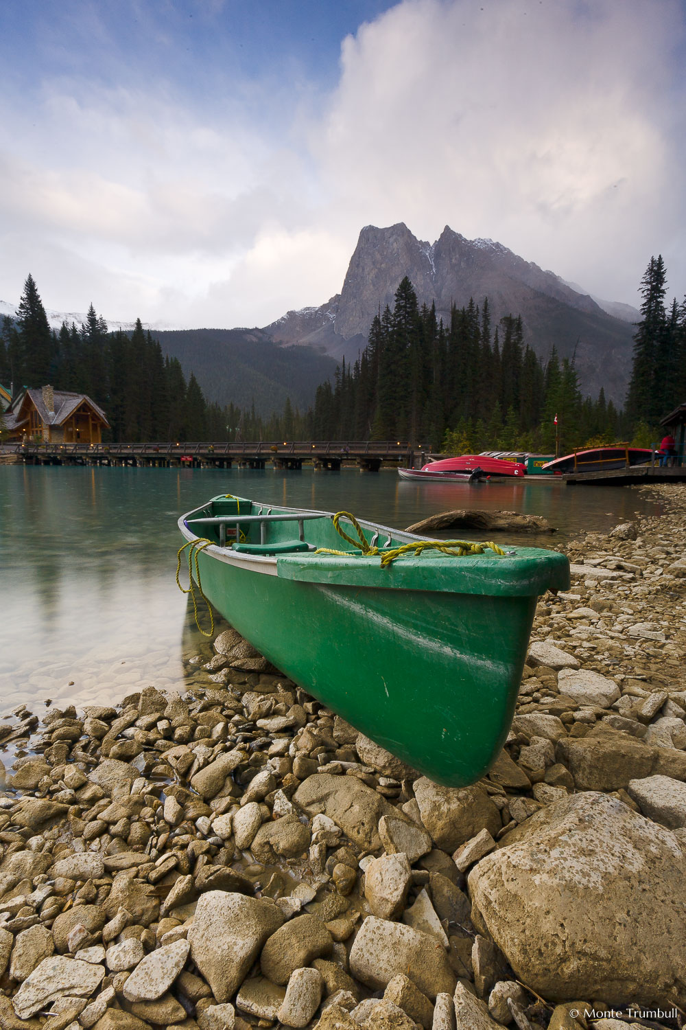 MT-20060921-200306-0110-Cannada-Yoho-National-Park-Emerald-Lake-canoe.jpg