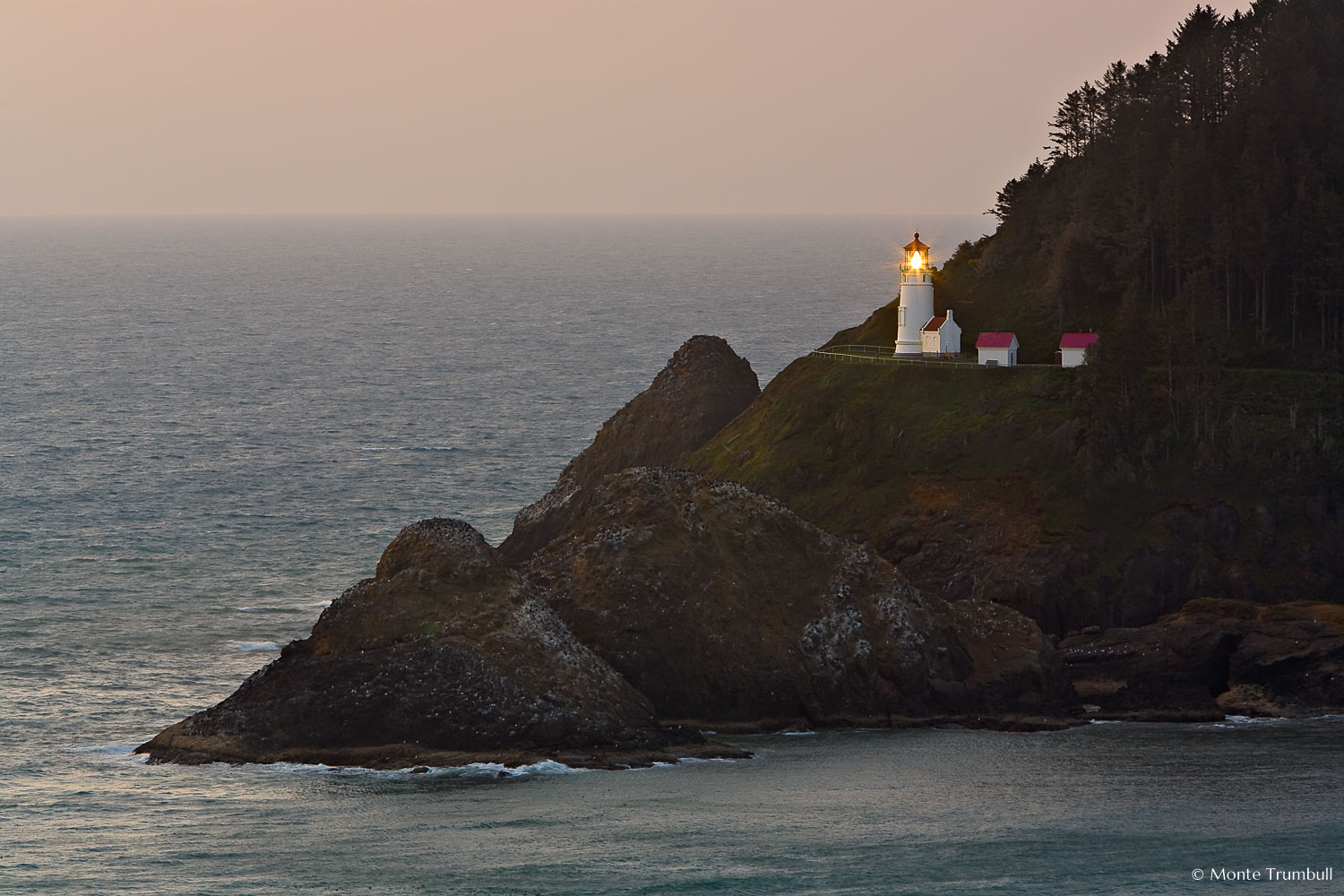 MT-20070510-192206-0141-Edit-Oregon-Hecata-Head-Lighthouse-sunset.jpg