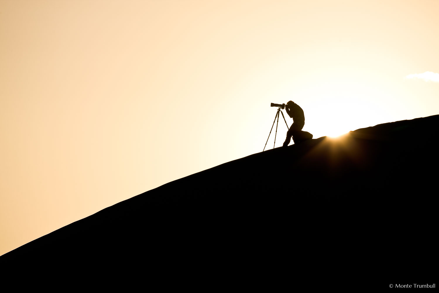 MT-20090304-064011-0023-California-Death-Valley-National-Park-Mesquite-Dunes-sunrise-photographer-silhouette.jpg