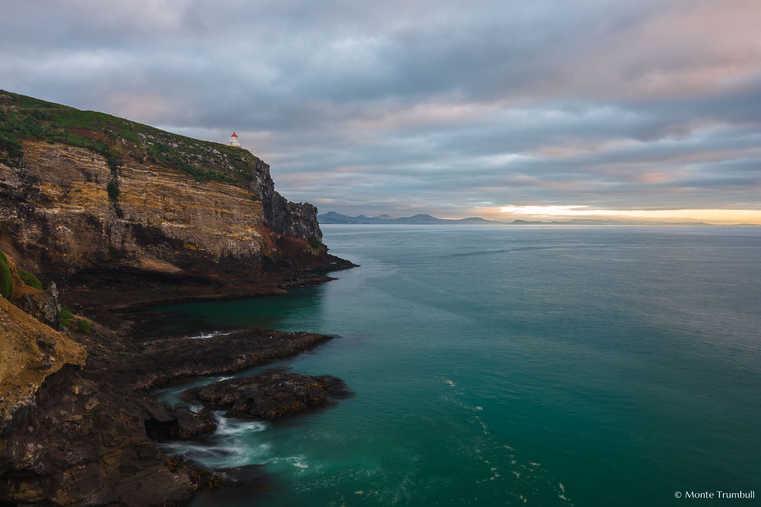 MT-20090412-072317-0057-New-Zealand-South-Island-Taiaroa-Head-Lighthouse-sunrise.jpg