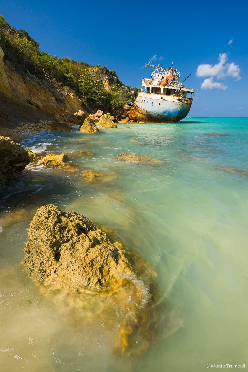 MT-20100210-100804-0026-Anguilla-Road-Bay-grounded-ship.jpg