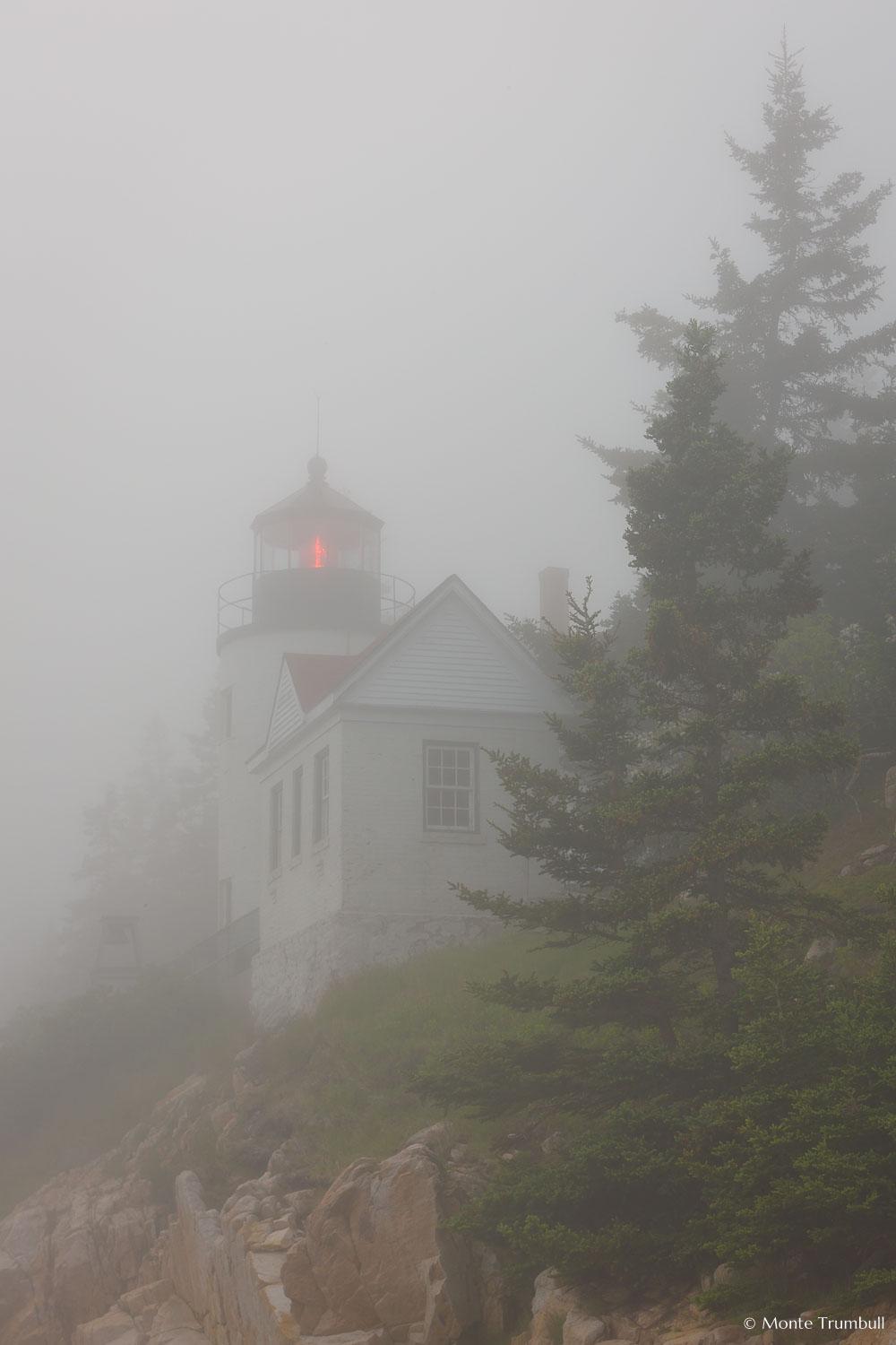 MT-20110608-194650-0118-Maine-Acadia-National-Park-Bass-Harbor-Head-light-fog.jpg