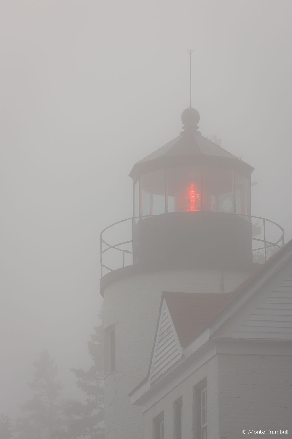 MT-20110608-195346-0128-Maine-Acadia-National-Park-Bass-Harbor-Head-light-fog.jpg