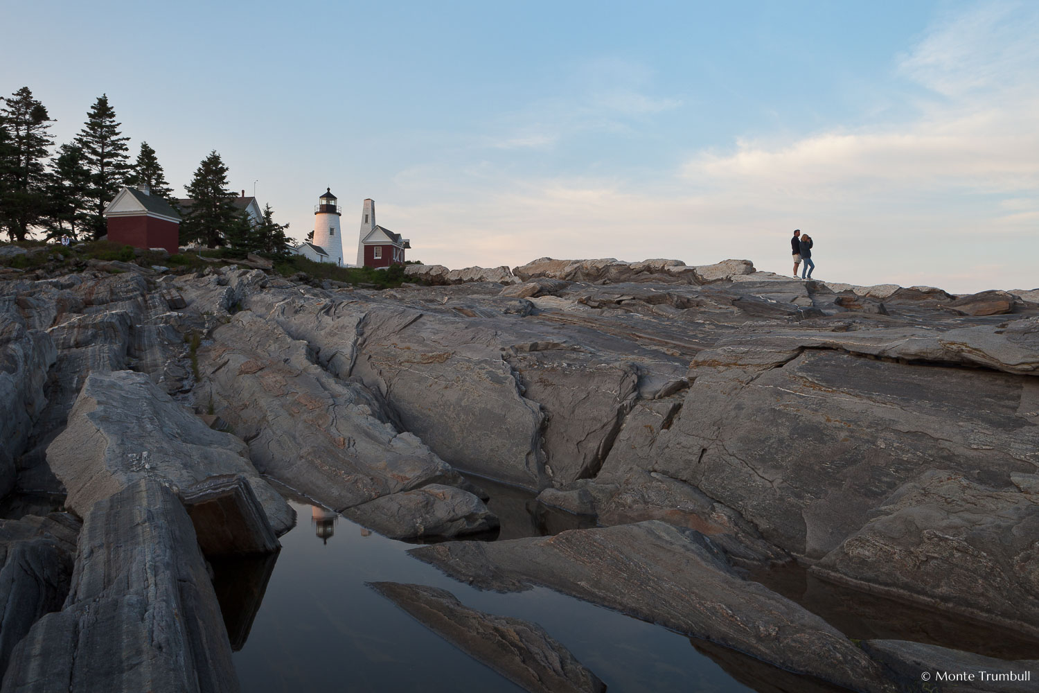 MT-20110615-195915-0076-Maine-Pemaquid-Point-Light-sunset-people.jpg