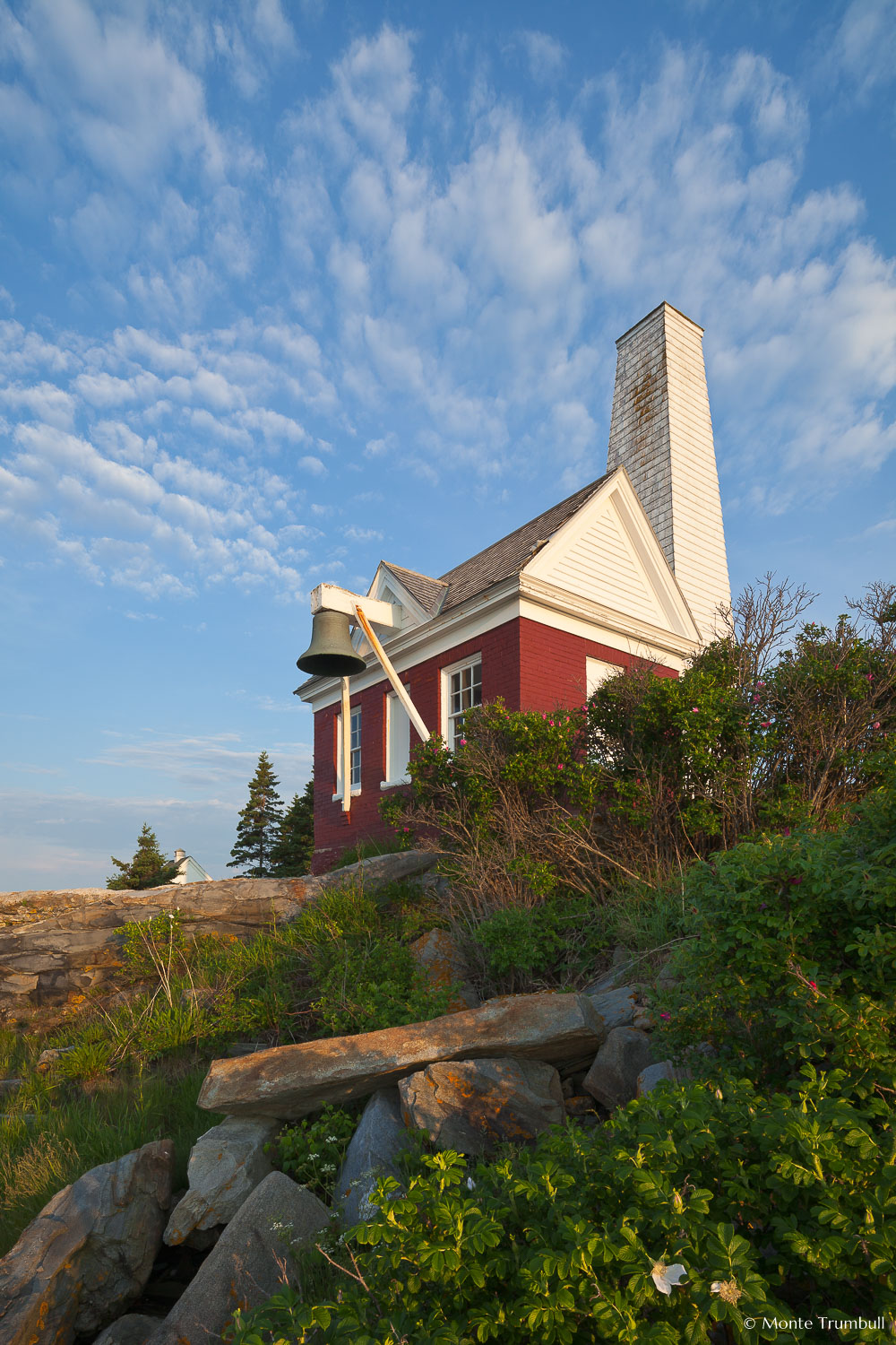 MT-20110616-055245-0017-Maine-Pemaquid-Point-Light-bellhouse-morning.jpg