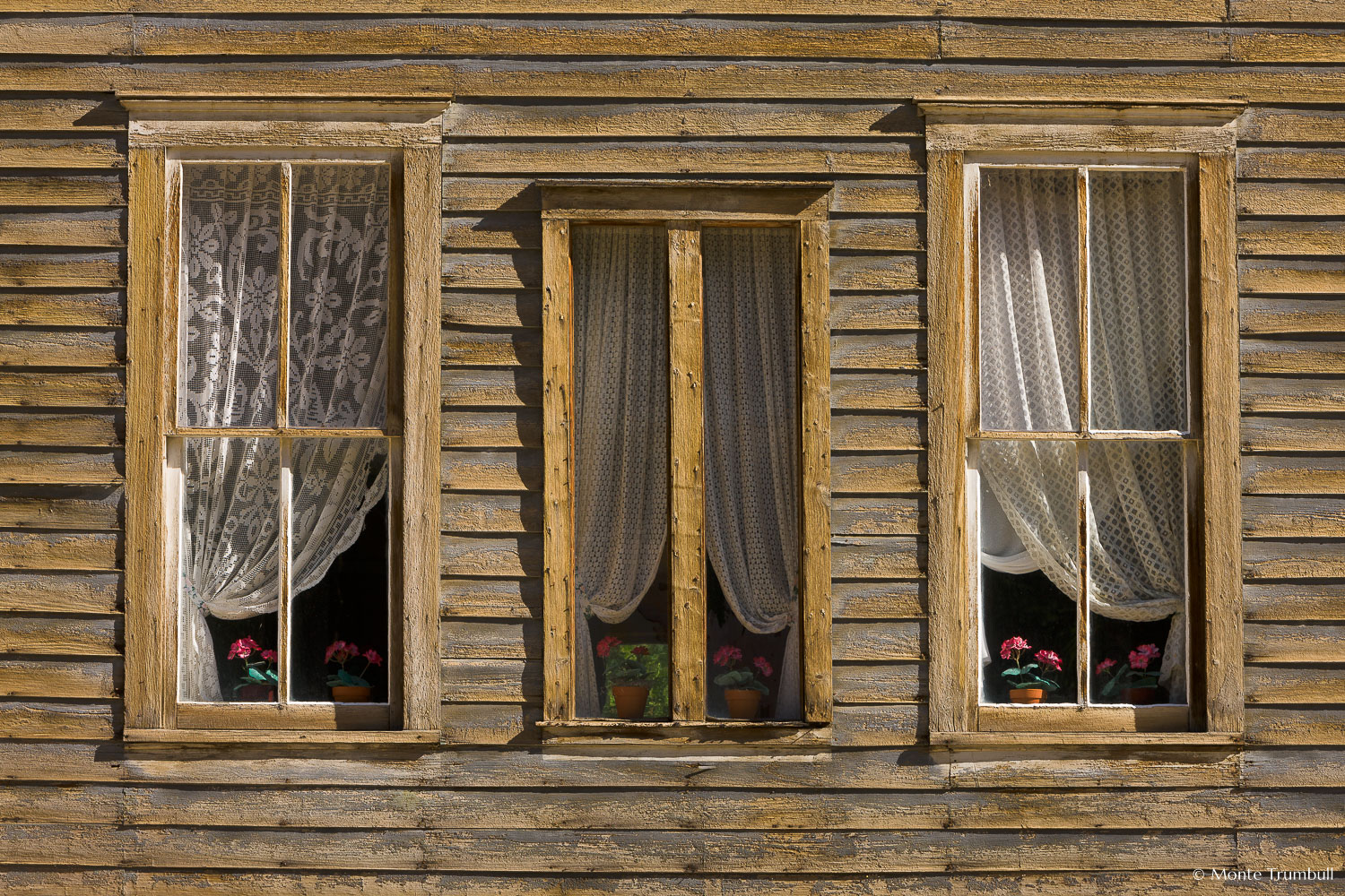 MT-20110820-091605-0107-Colorado-St-Elmo-ghost-town-old-building-windows.jpg