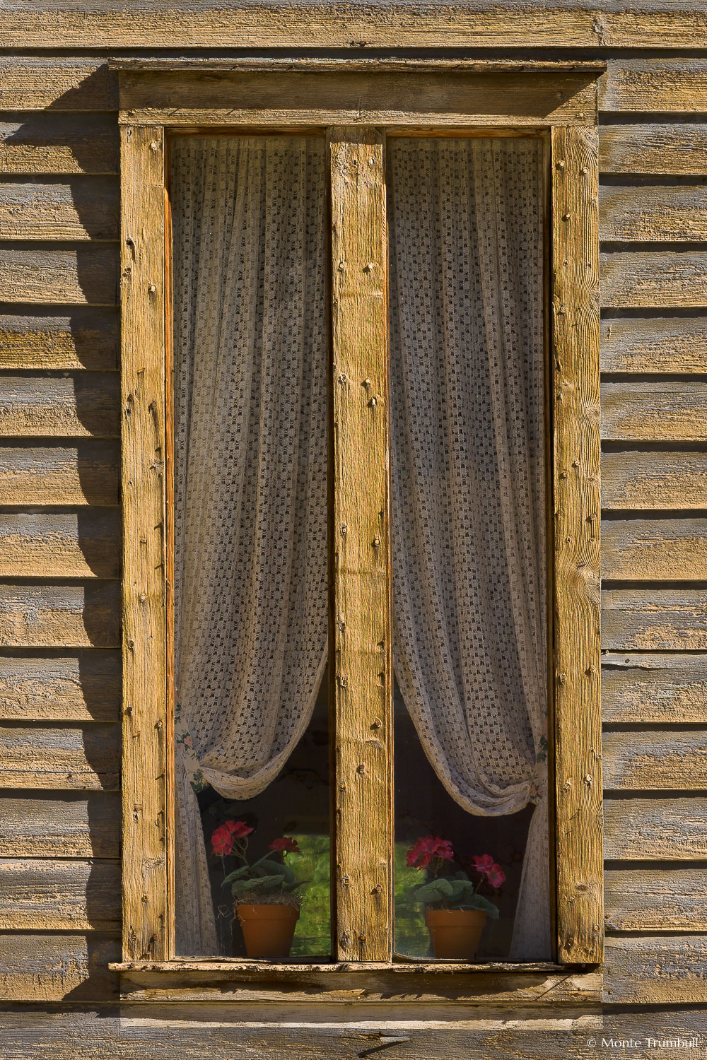 MT-20110820-091710-0108-Colorado-St-Elmo-ghost-town-old-building-window.jpg