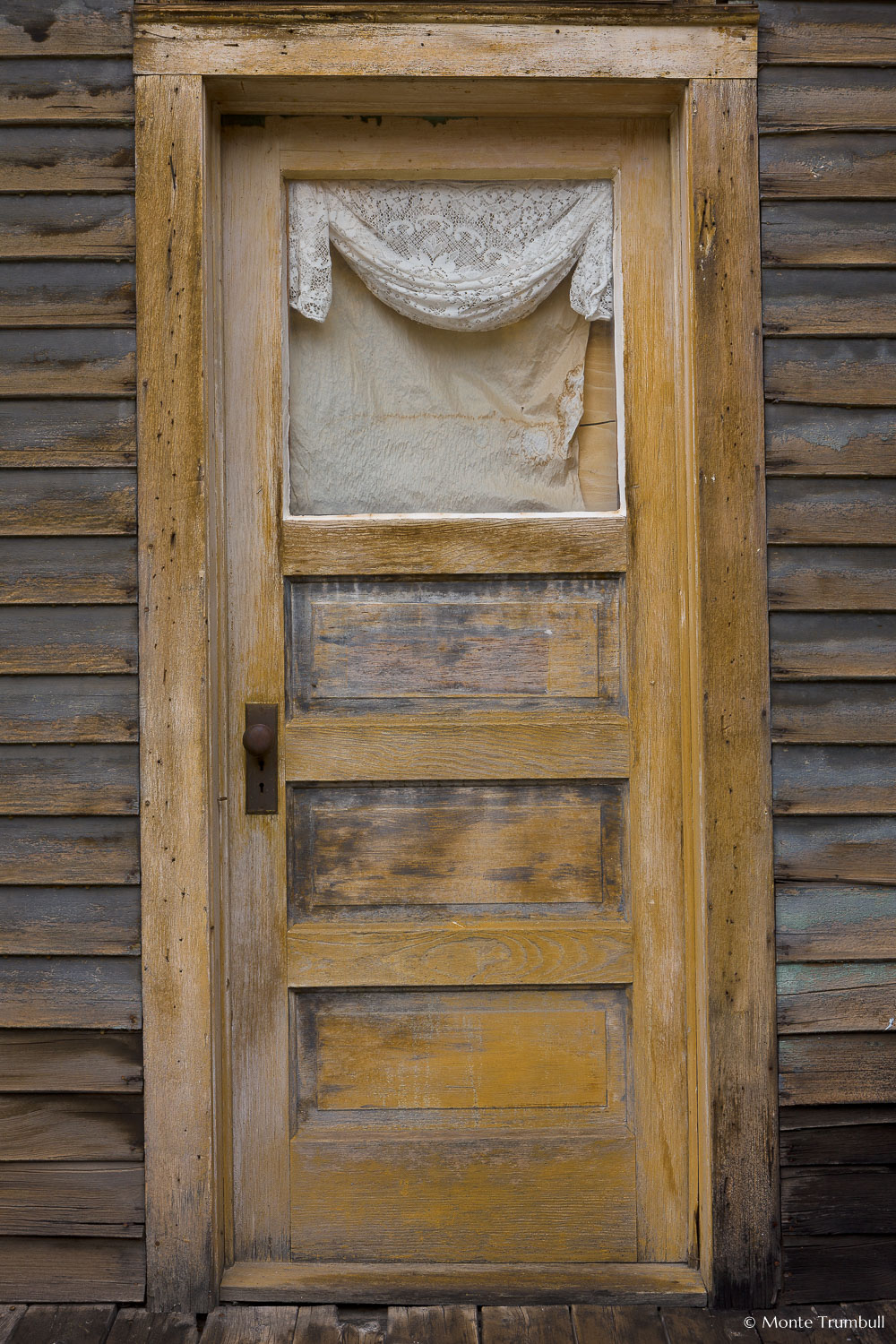 MT-20111004-090307-0033-Colorado-St-Elmo-ghost-town-old-building-door.jpg